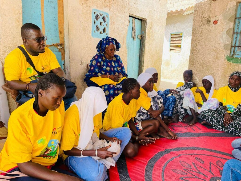Jeune fille future voix du climat Sénégal - CIDDH